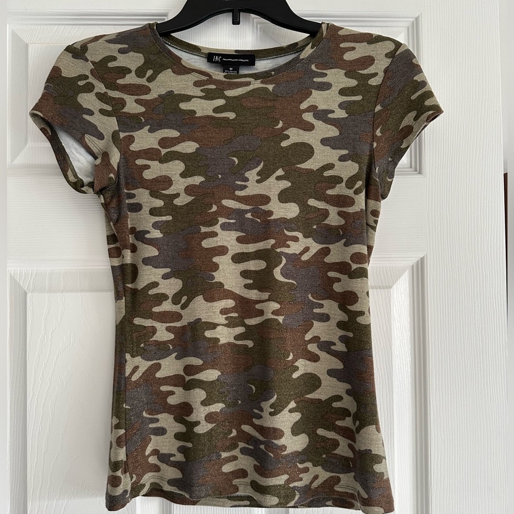 INC International Camo Green Brown Gray Short Sleeve teeshirt Exc Cond Sz Medium